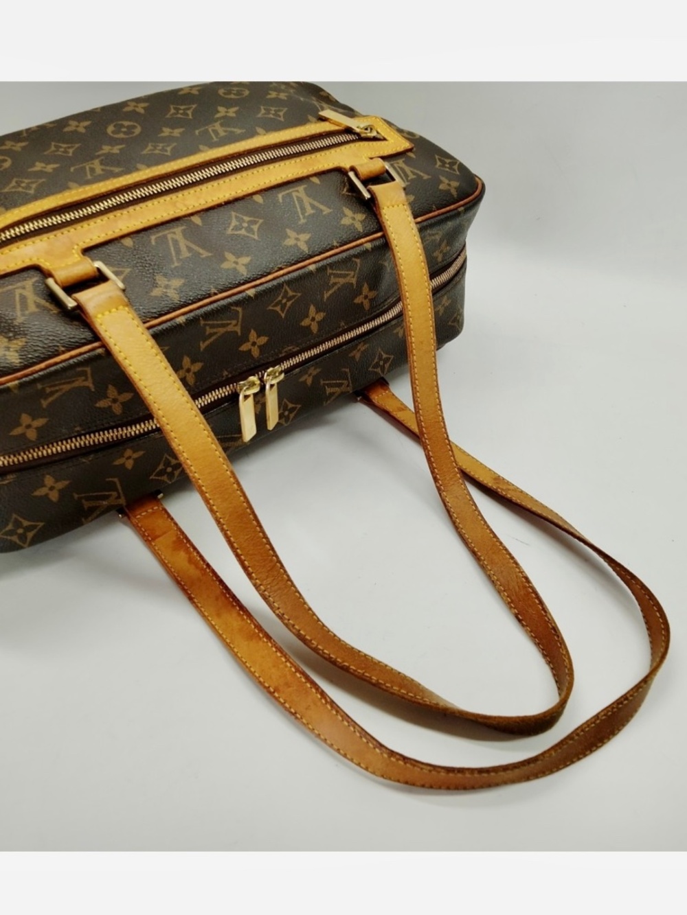 Louis Vuitton Cite GM Monogram Shoulder Bag M51181 Authentic Made in France - Picture 4 of 9